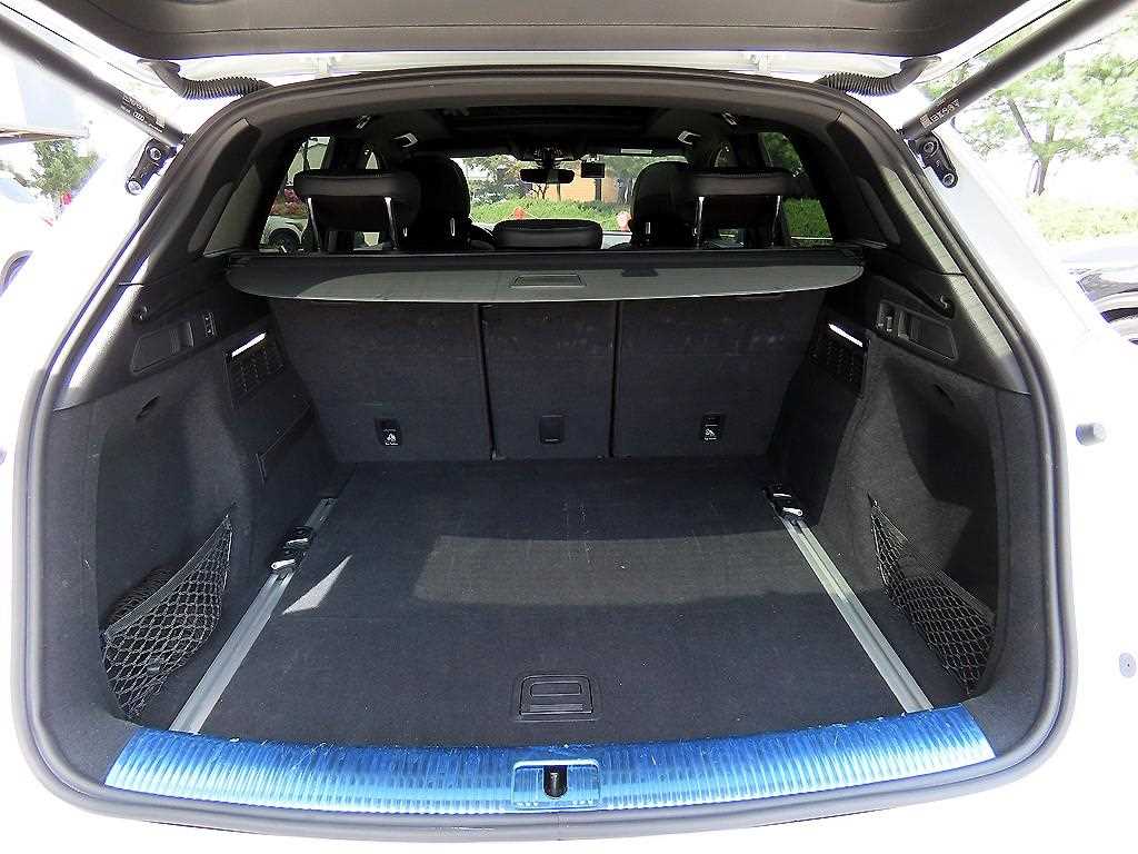 Audi SQ5 — photo 17