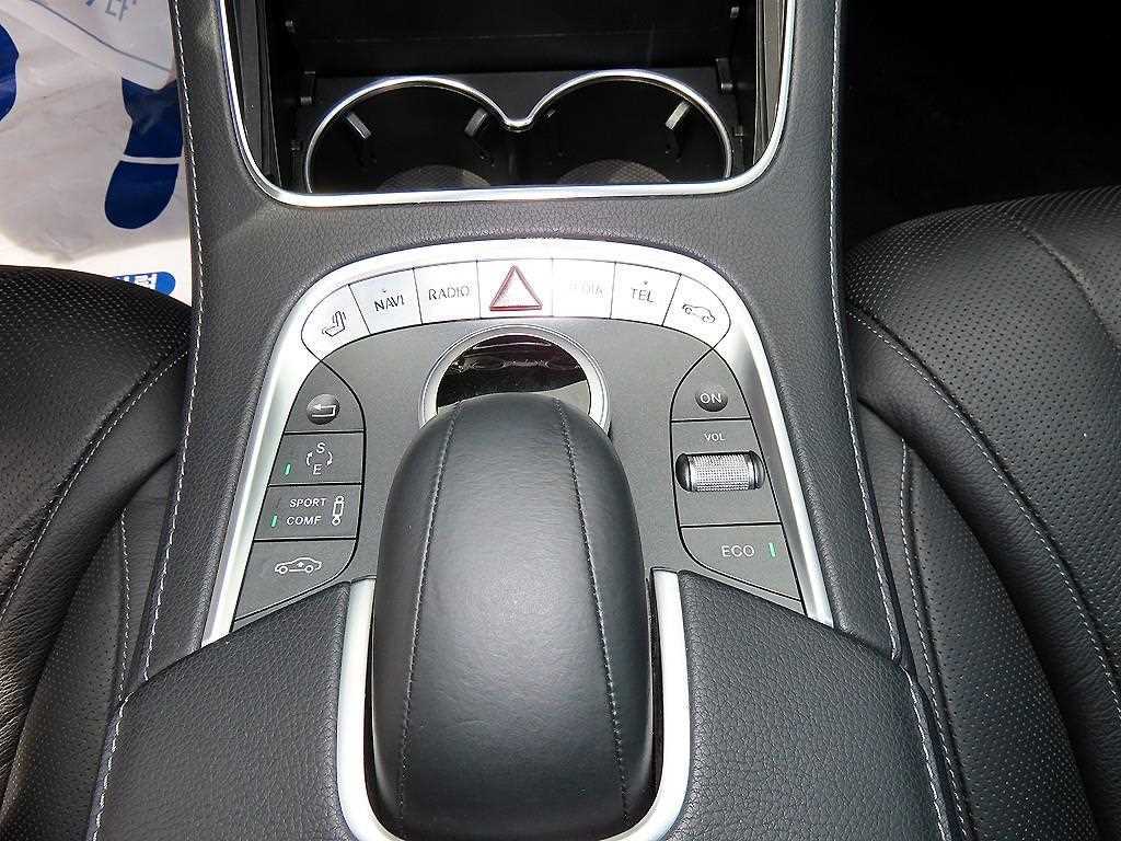 Mercedes-Benz S-Class — photo 14