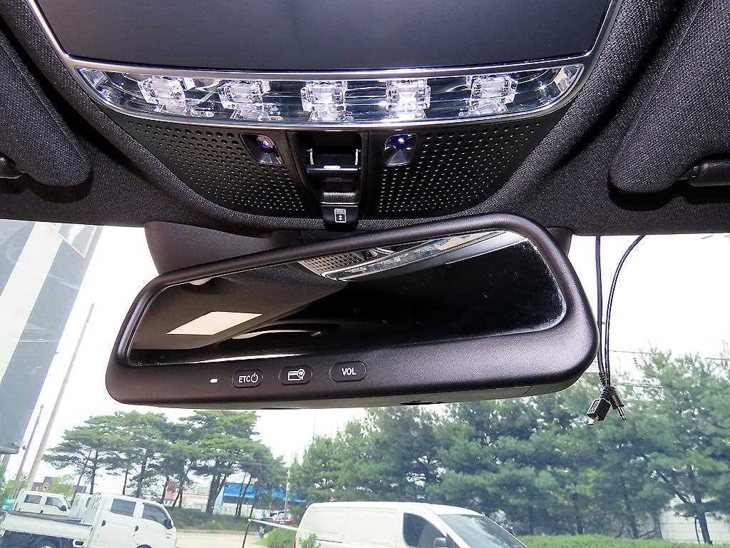 Mercedes-Benz S-Class — photo 15