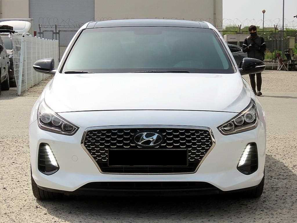Hyundai i30 — photo 01