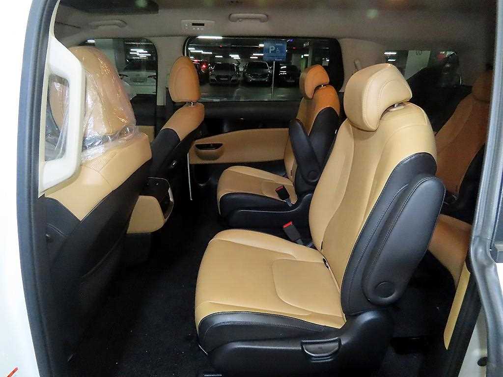 Kia Carnival — photo 07