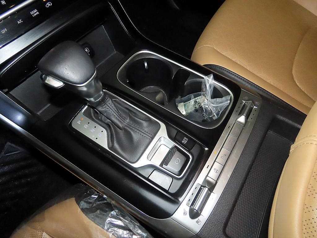 Kia Carnival — photo 12