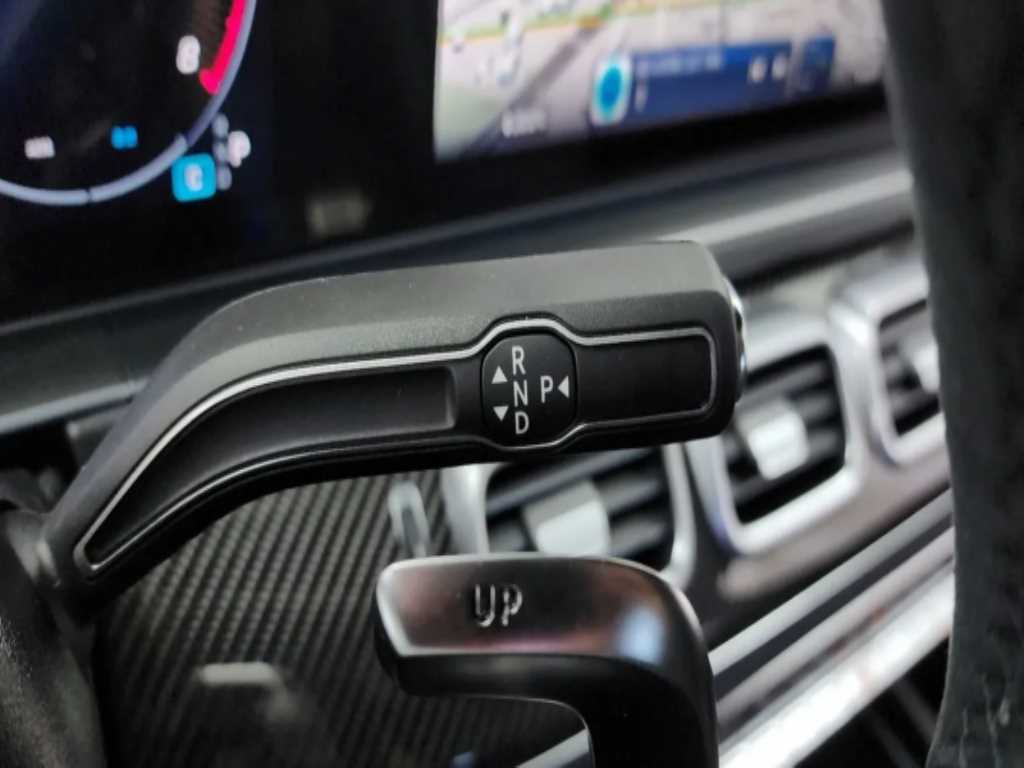 Mercedes-Benz GLE-Class — photo 09