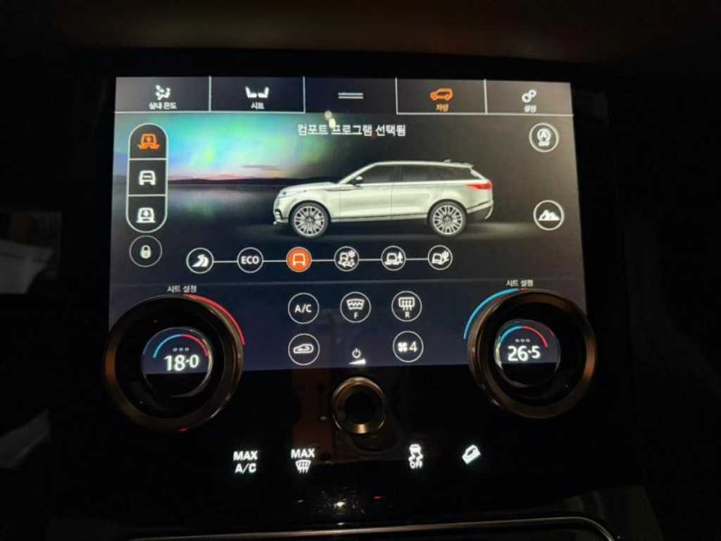 Land Rover Range Rover Velar — photo 12