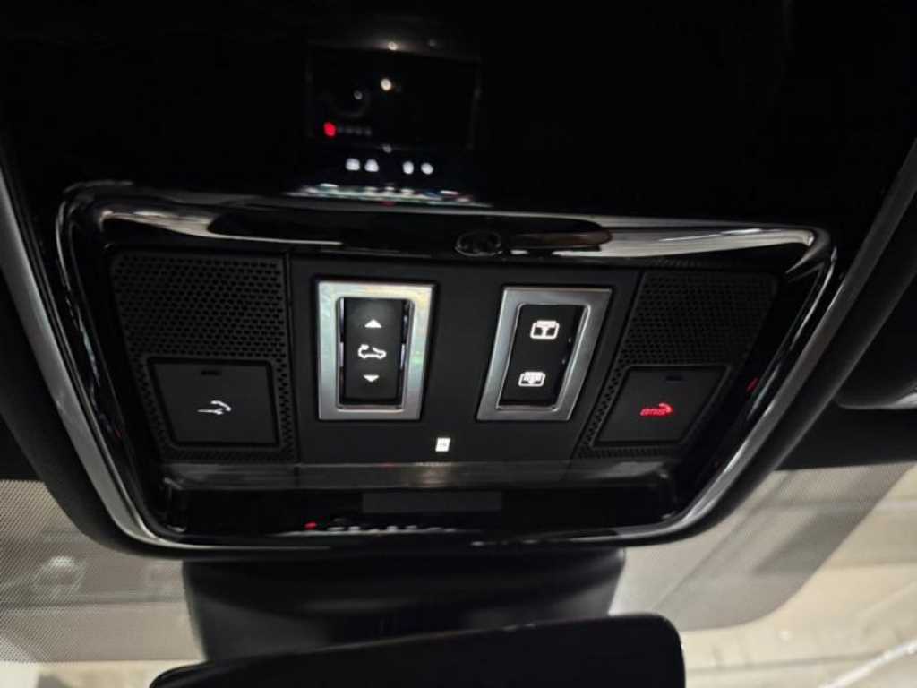 Land Rover Range Rover Velar — photo 13
