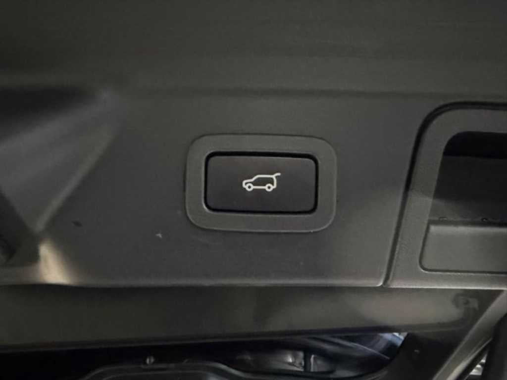 Land Rover Range Rover Velar — photo 18