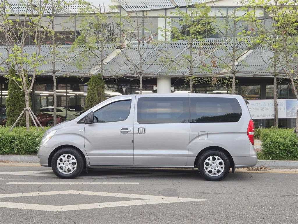 Hyundai Starex — photo 01