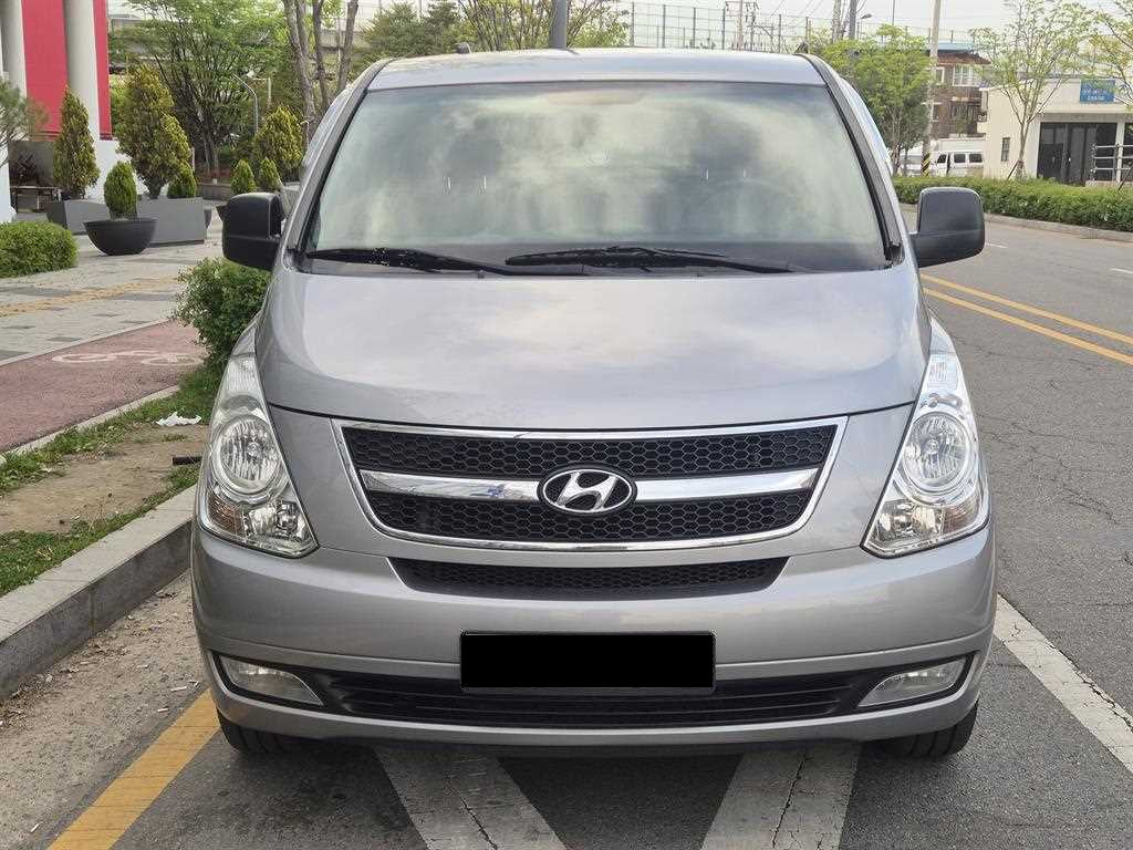 Hyundai Starex — photo 03