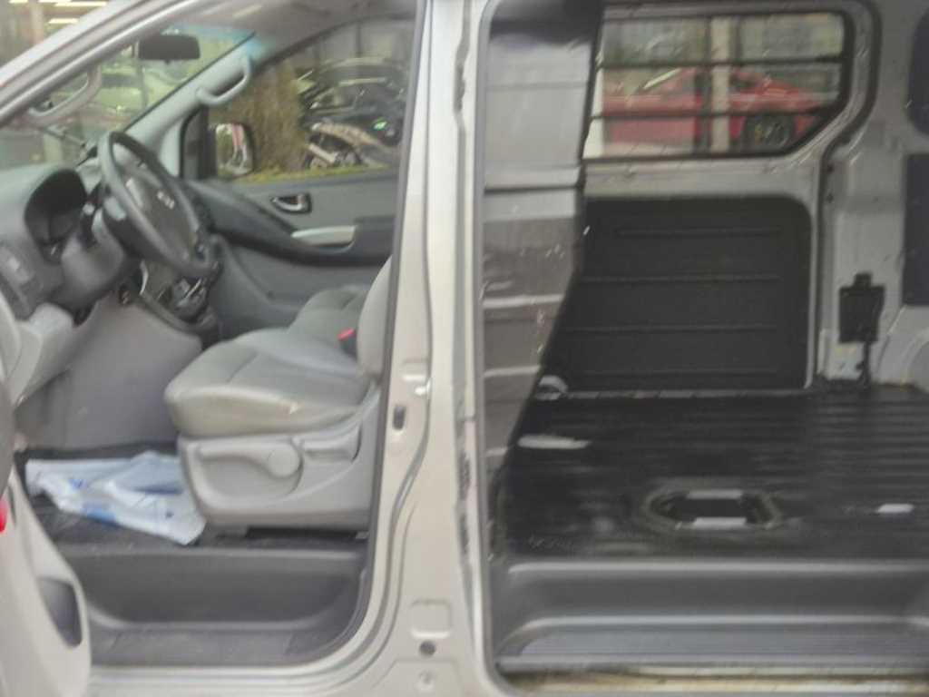 Hyundai Starex — photo 14