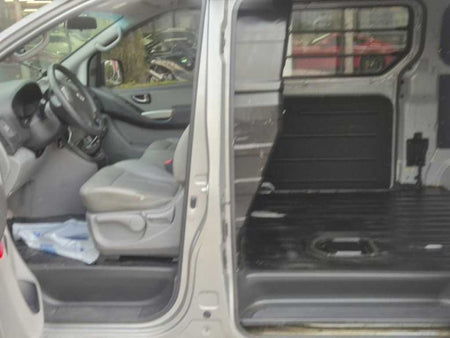 Hyundai Starex — photo 14
