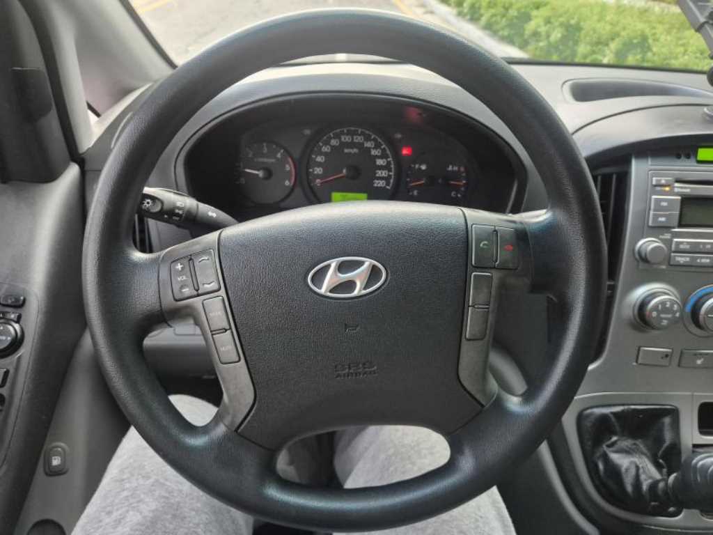 Hyundai Starex — photo 17