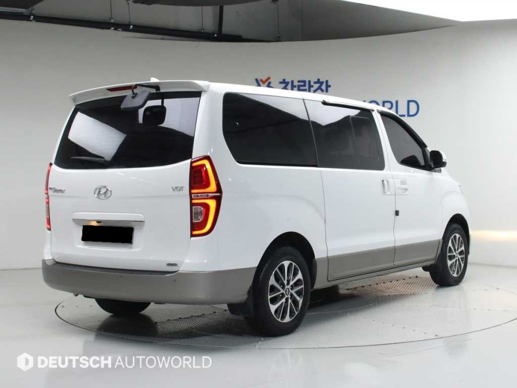 Hyundai Starex — photo 02