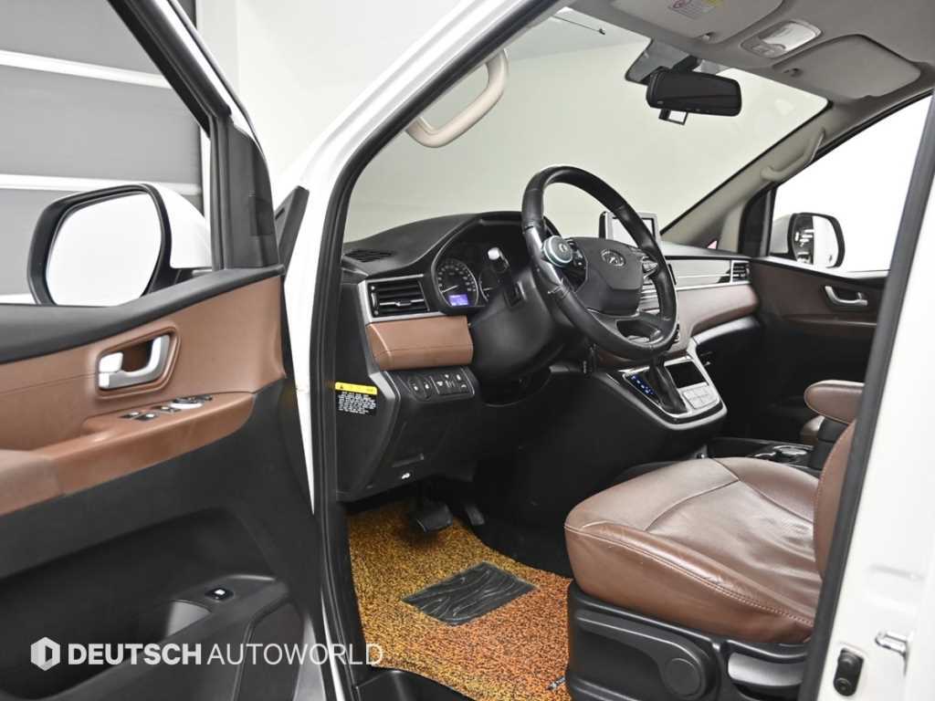 Hyundai Starex — photo 11