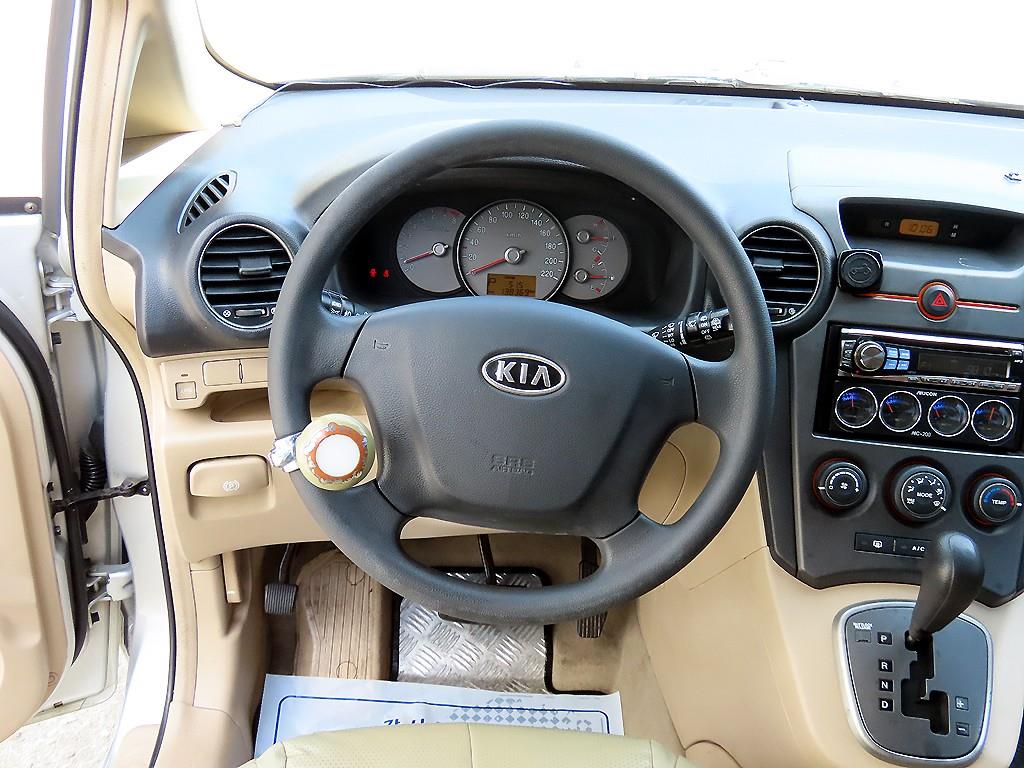 Kia Carens — photo 08