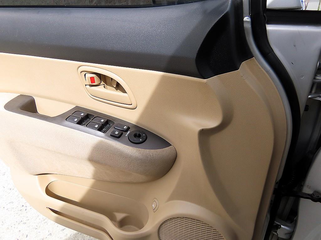 Kia Carens — photo 11