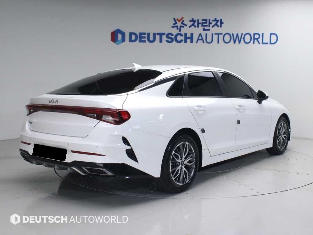 Kia K5 — photo 02