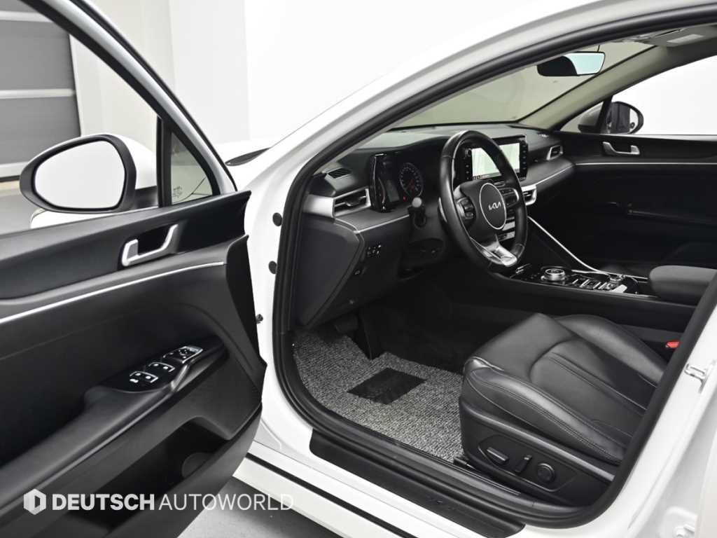 Kia K5 — photo 11