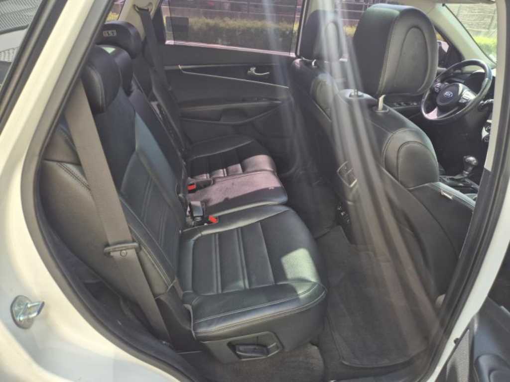 Kia Sorento — photo 09