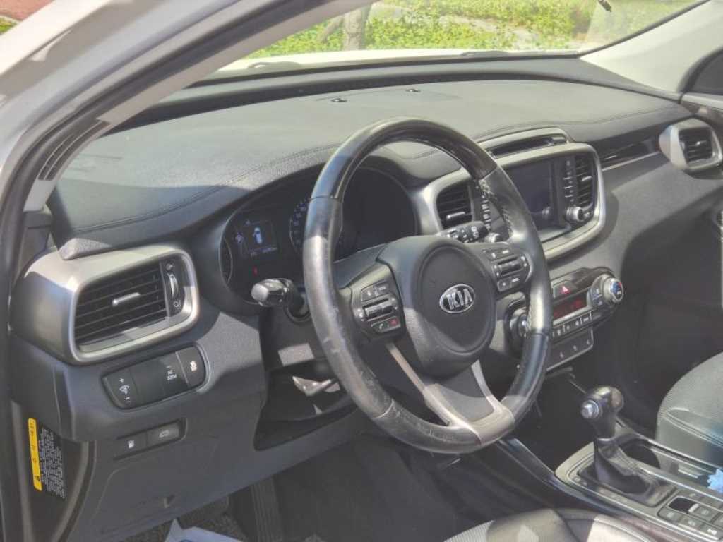 Kia Sorento — photo 15