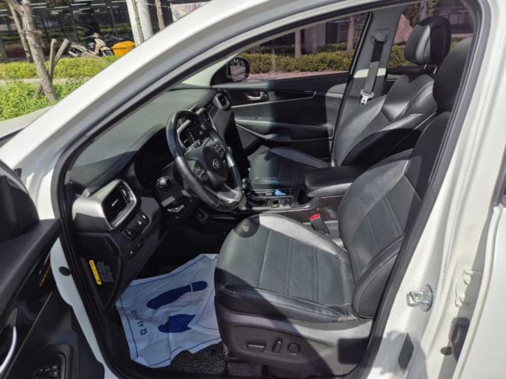Kia Sorento — photo 16