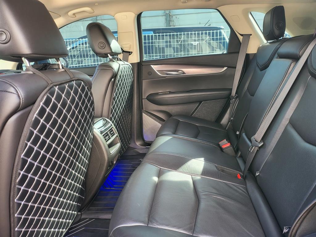 Cadillac XT5 — photo 06