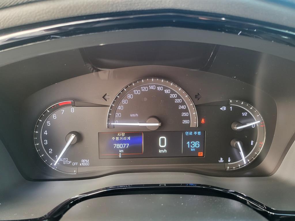 Cadillac XT5 — photo 09