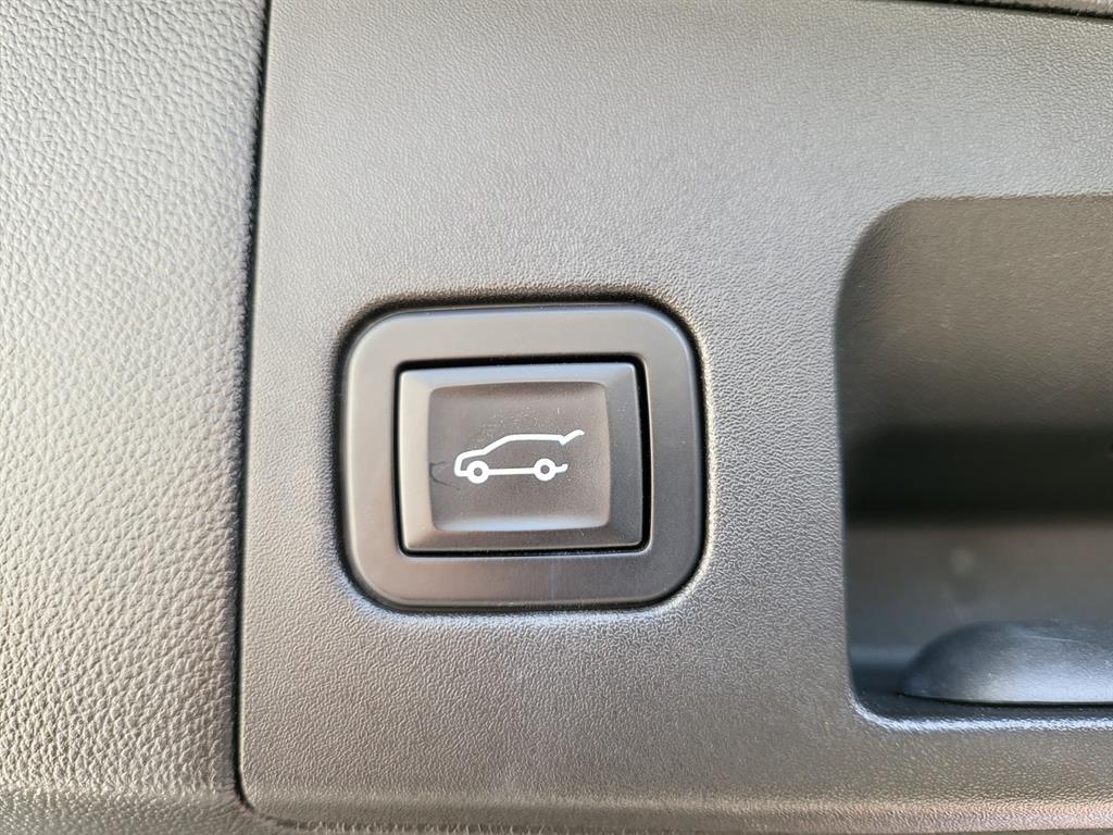 Cadillac XT5 — photo 18