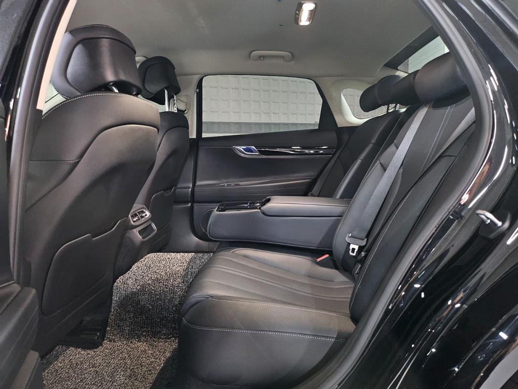 Genesis G80 — photo 07