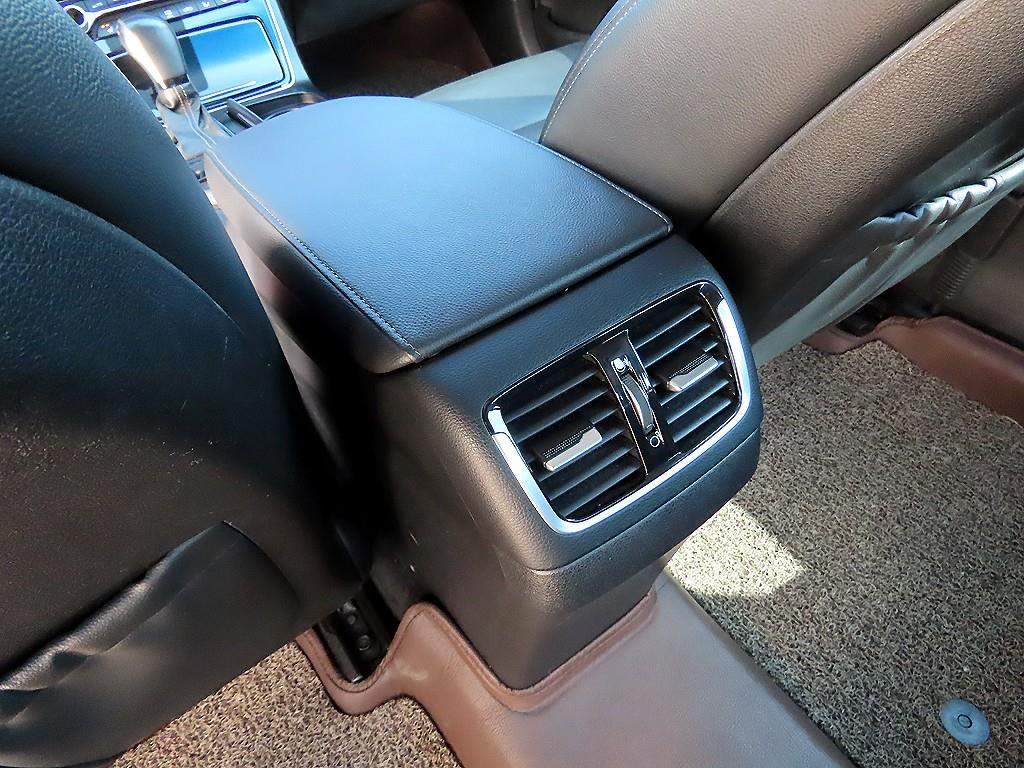 Hyundai Grandeur — photo 17