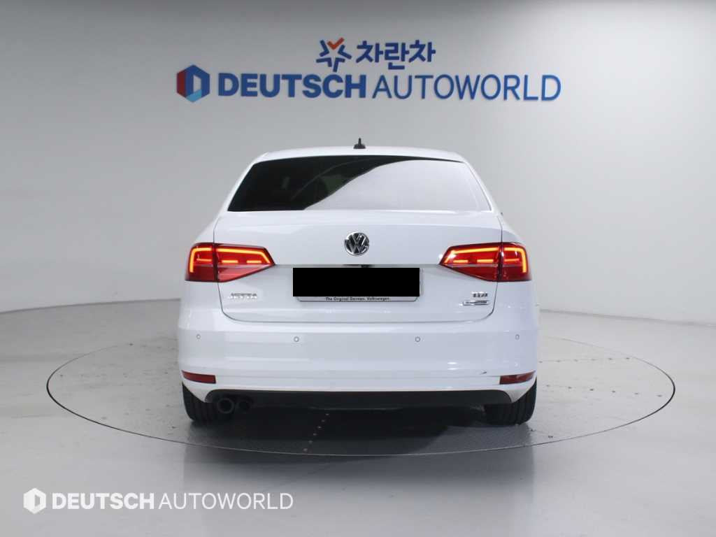 Volkswagen Jetta — photo 04