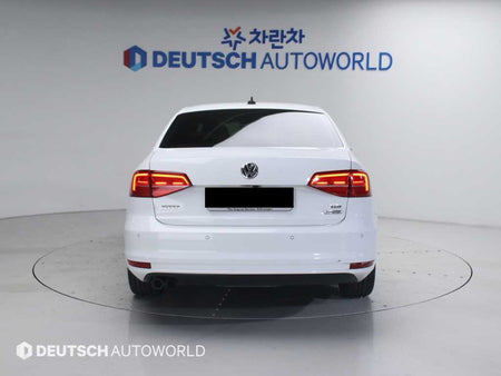 Volkswagen Jetta — photo 04