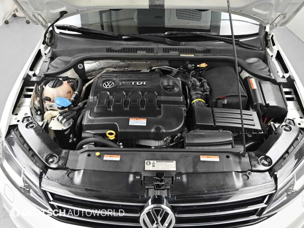 Volkswagen Jetta — photo 06