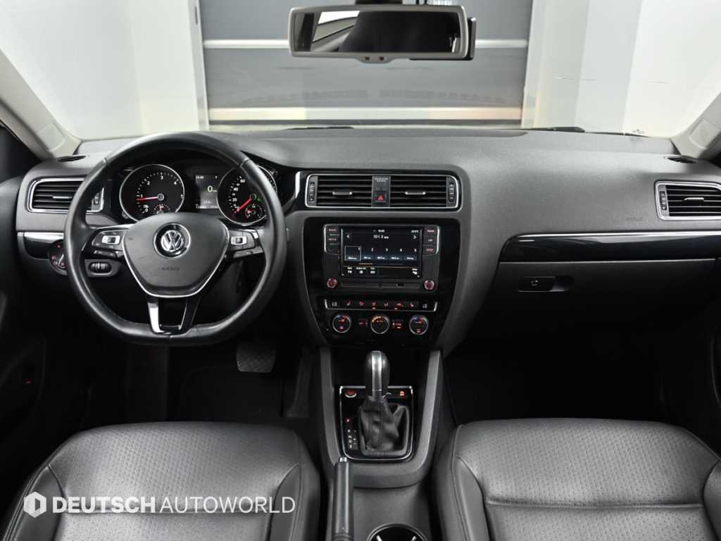 Volkswagen Jetta — photo 07
