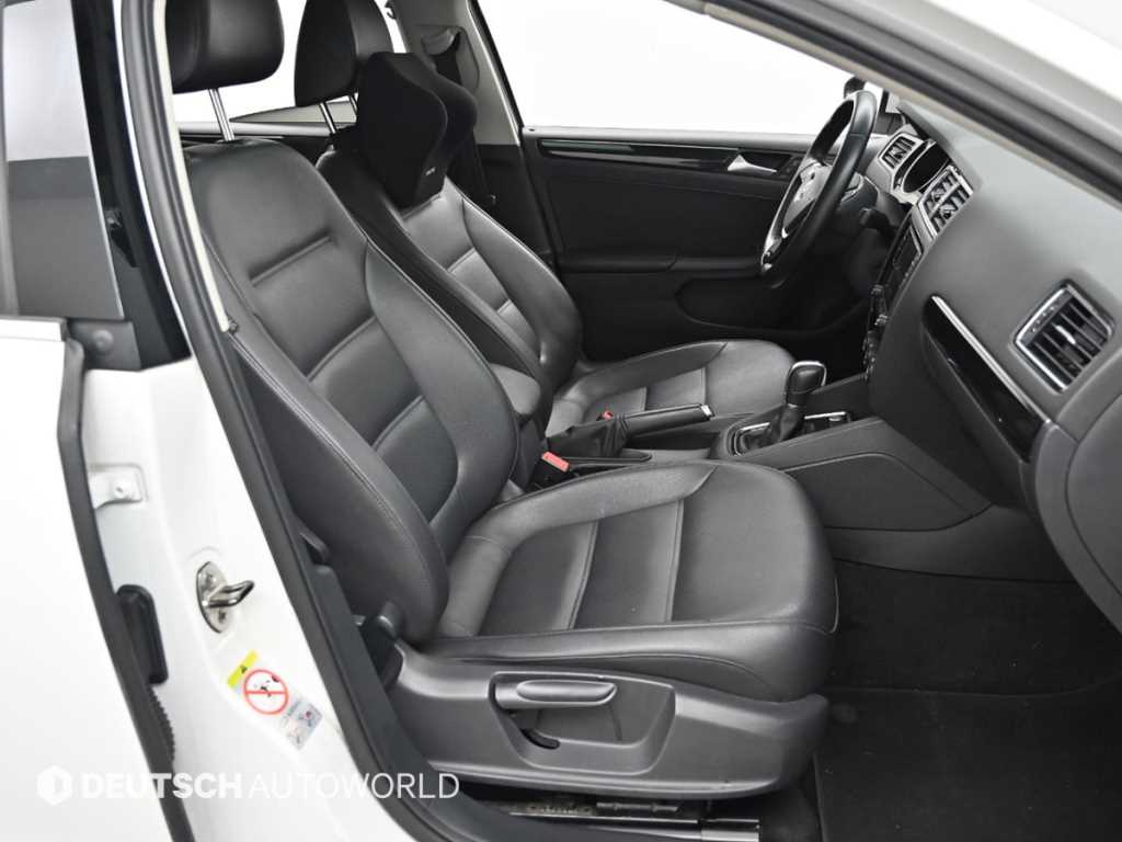 Volkswagen Jetta — photo 10