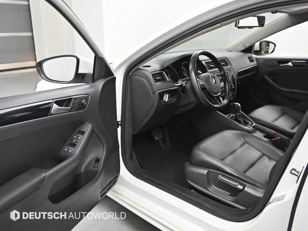 Volkswagen Jetta — photo 11
