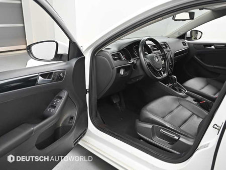 Volkswagen Jetta — photo 11