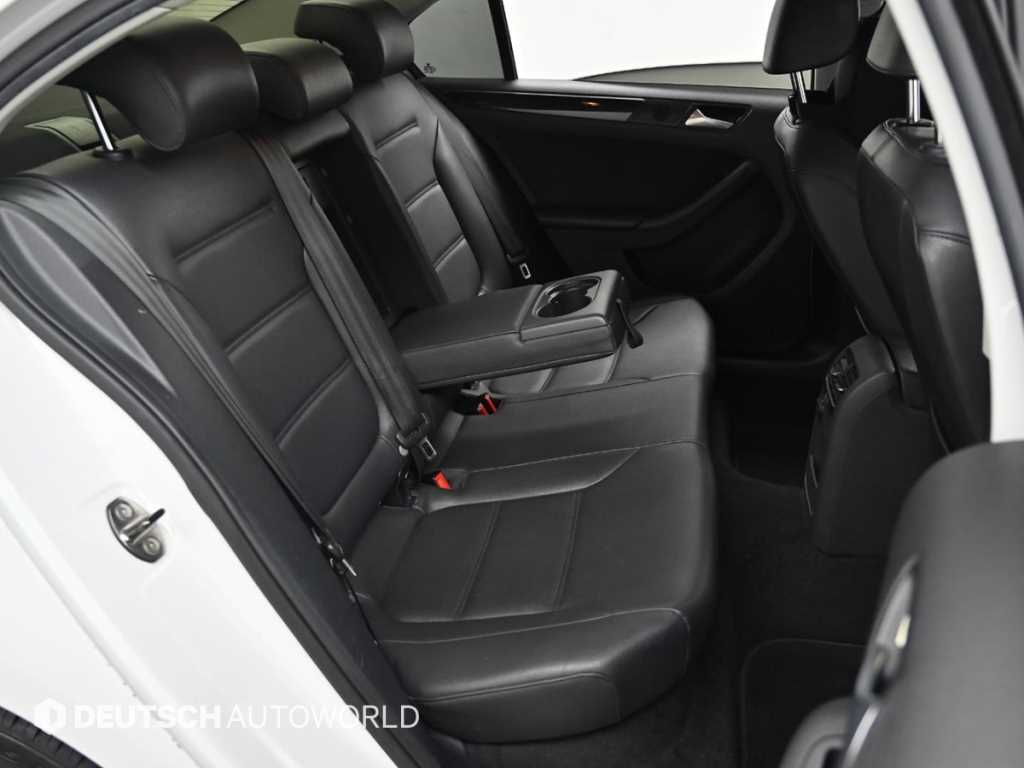 Volkswagen Jetta — photo 12