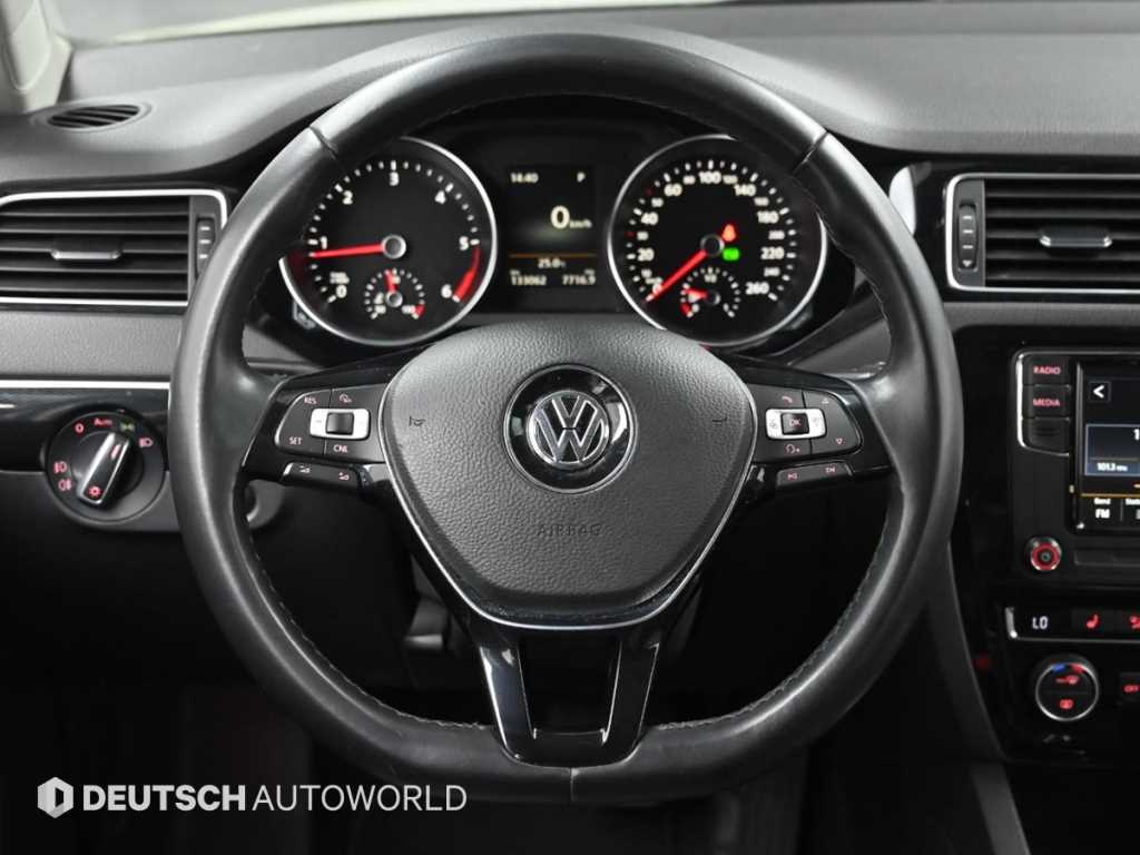 Volkswagen Jetta — photo 13