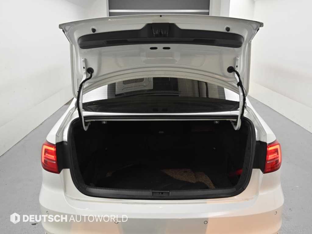 Volkswagen Jetta — photo 19