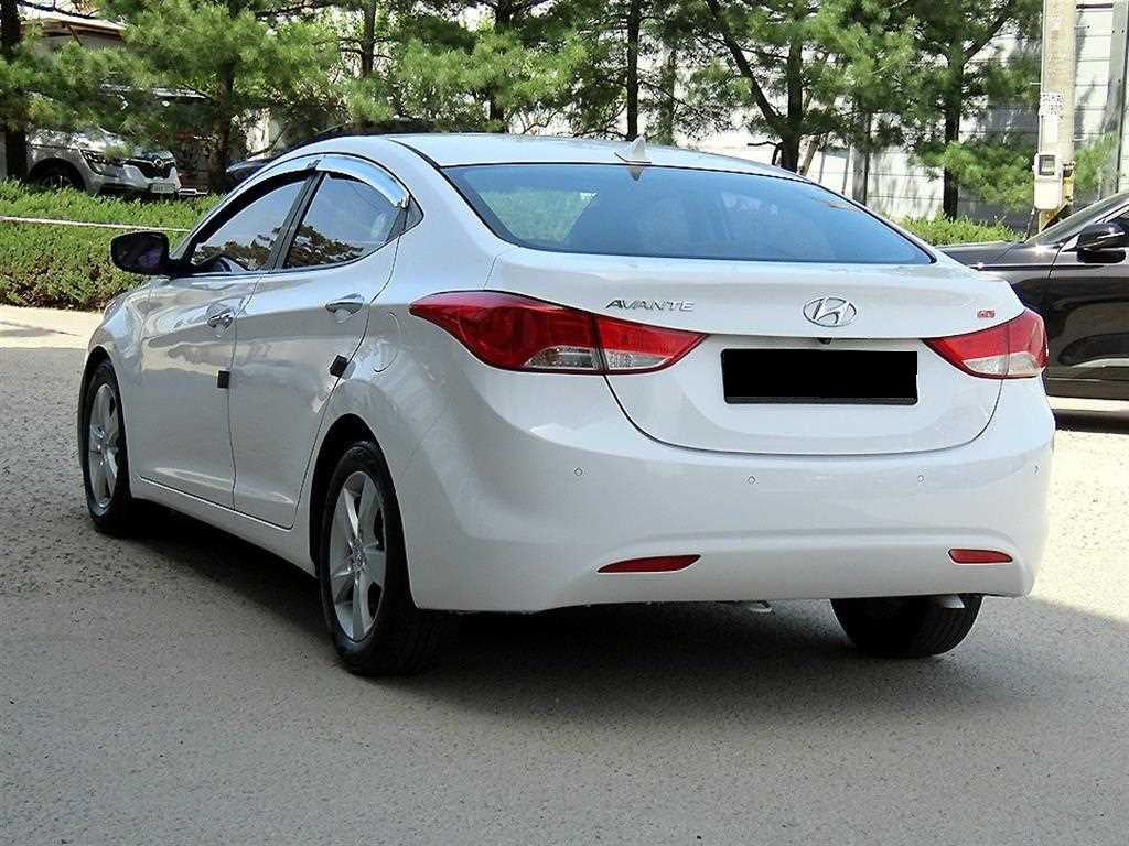 Hyundai Avante — photo 03