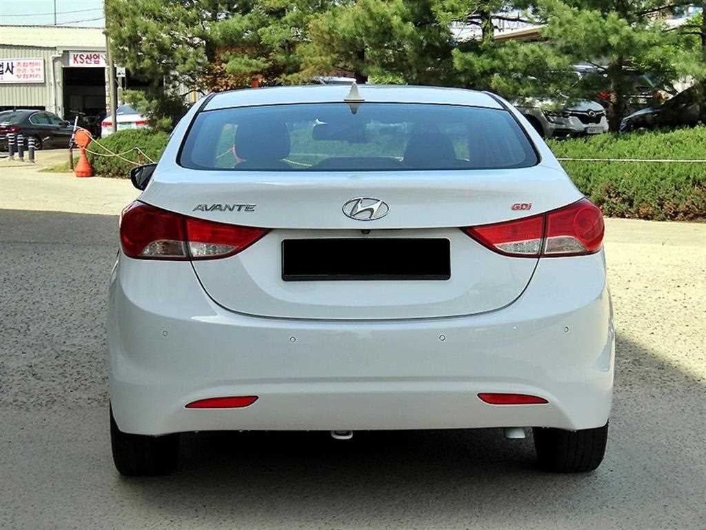 Hyundai Avante — photo 04