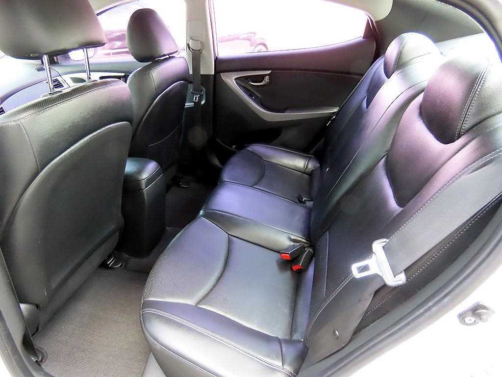 Hyundai Avante — photo 06