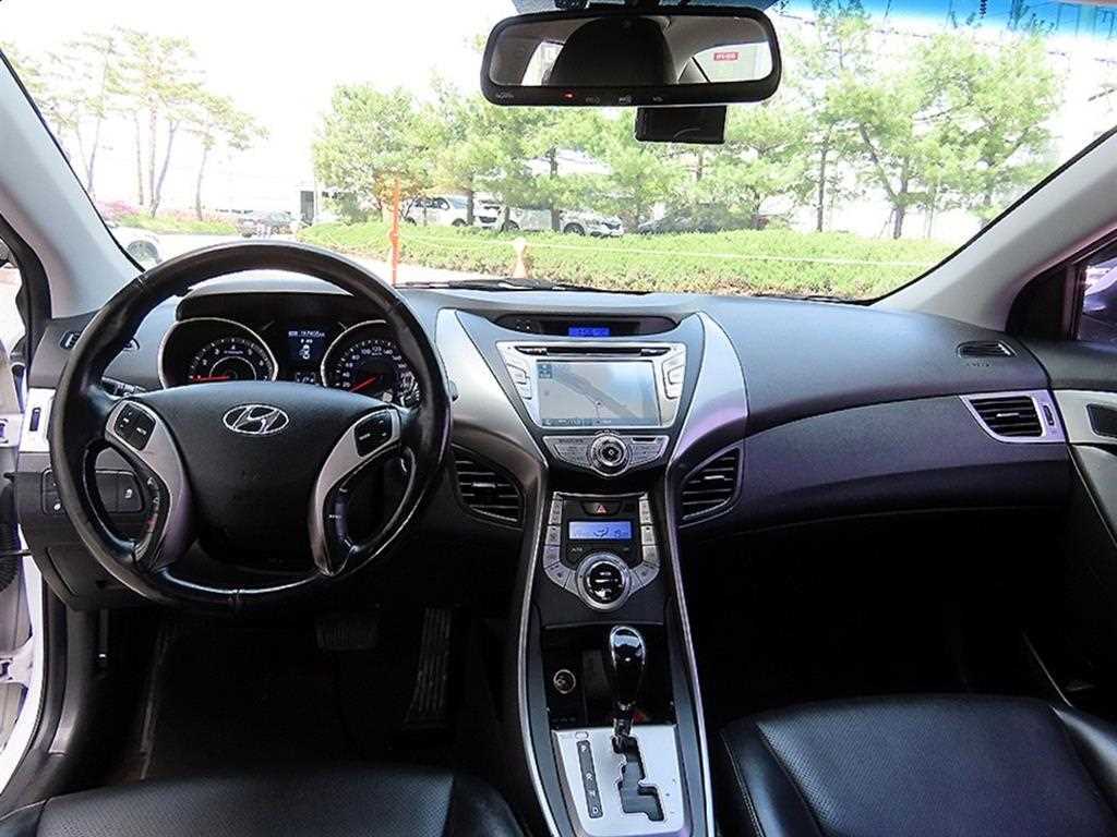 Hyundai Avante — photo 07