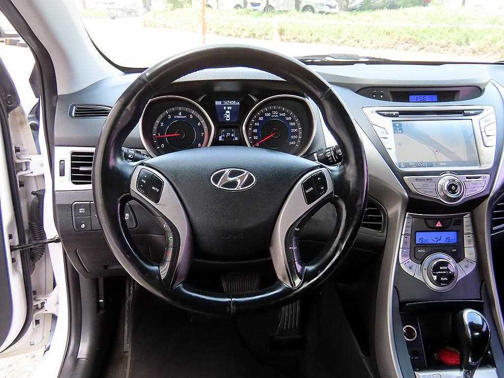 Hyundai Avante — photo 08