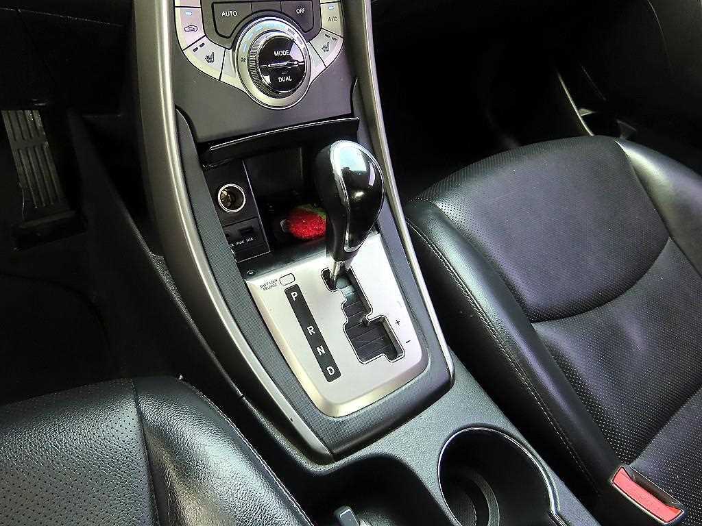 Hyundai Avante — photo 10