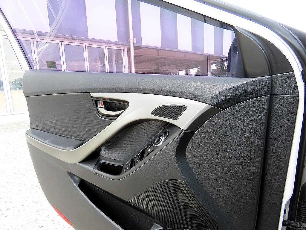 Hyundai Avante — photo 11