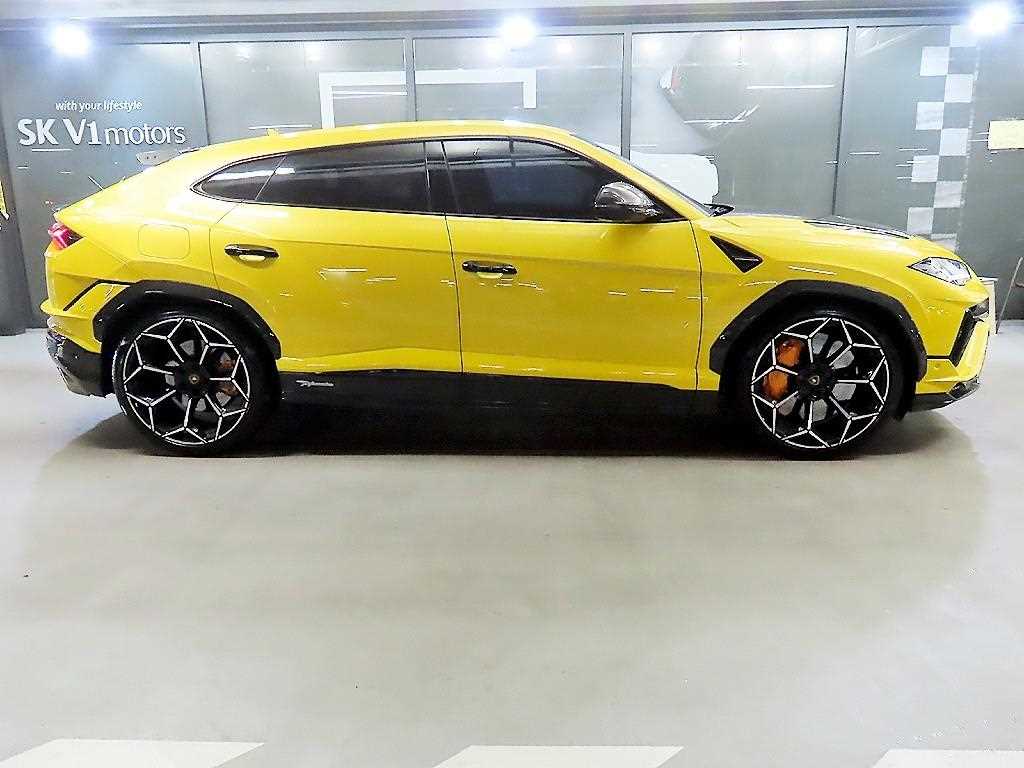 Lamborghini Urus — photo 03