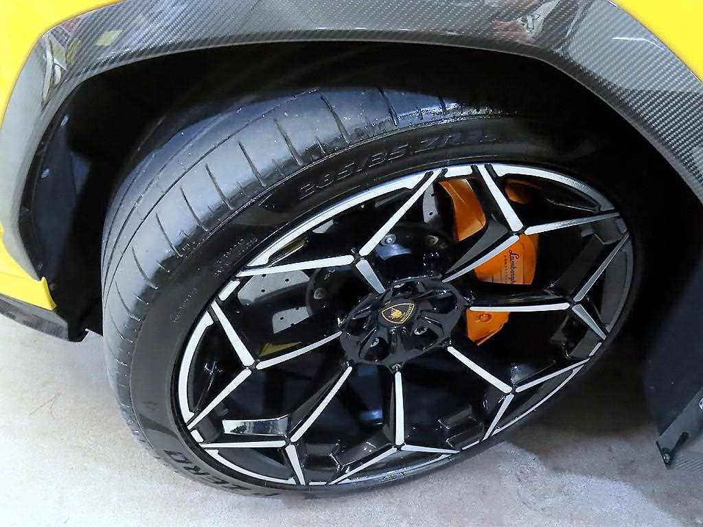 Lamborghini Urus — photo 20