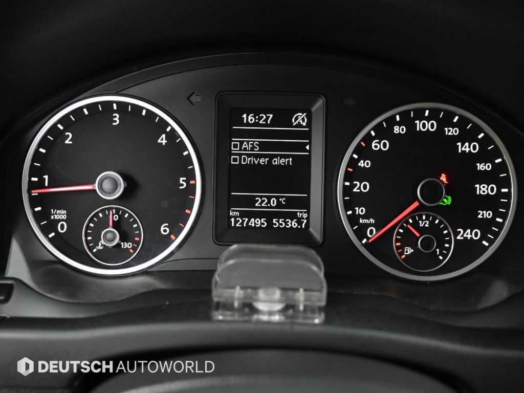 Volkswagen Tiguan — photo 08