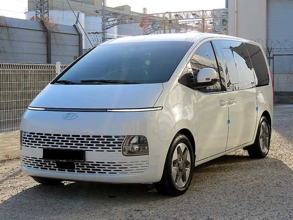 Hyundai Staria — photo 01